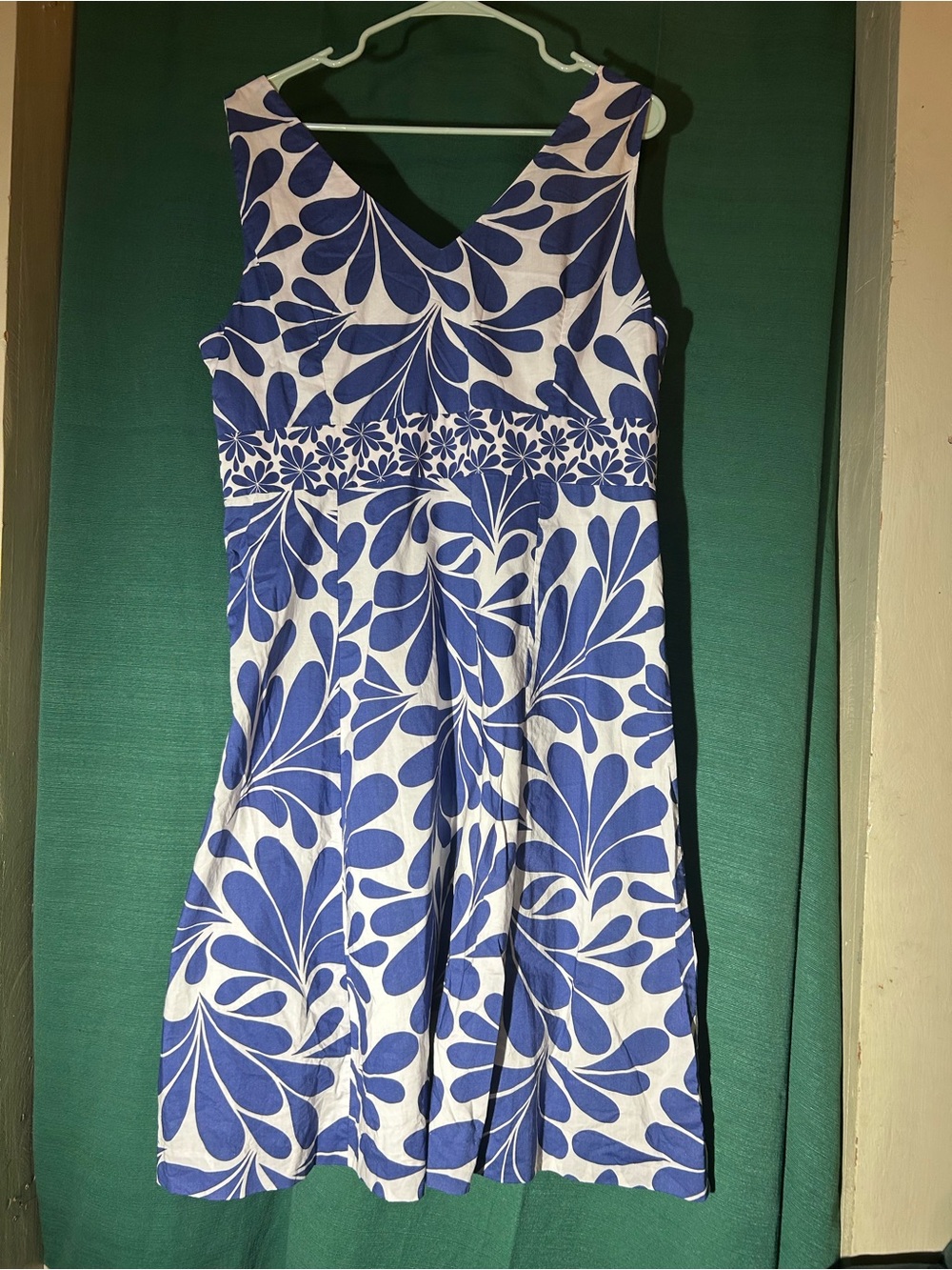 Boden Navy and White Floral V-Neck Cotton dress - Picture 3 of 4